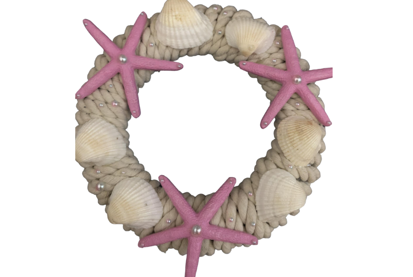 Wreath with seashells. 