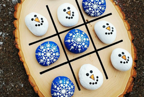 Snowman and snowflake tic tac toe board. 