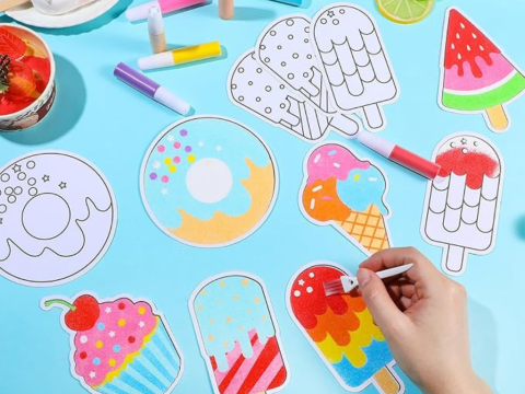 Picture of a person sand painting a ice pop