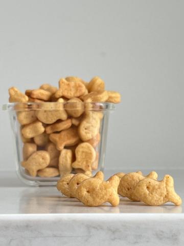 Picture of a bowl of goldfish crackers 