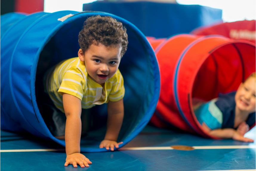 kids in tunnel