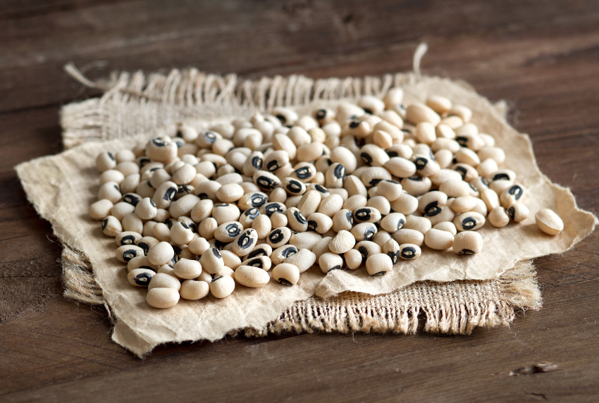 Bunch of black eyed peas. 